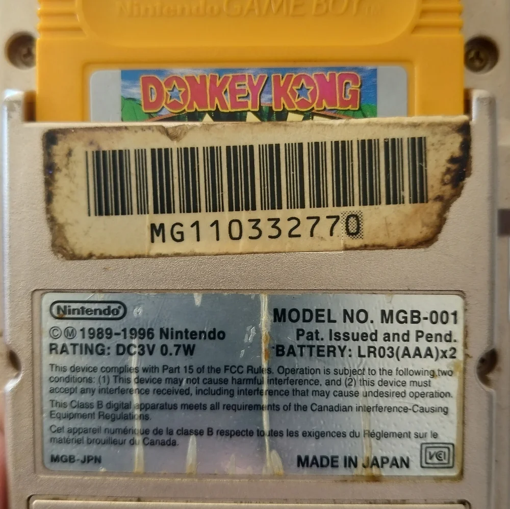 Nintendo Game Boy Pocket Gold MGB-001 With Donkey Kong Land & Tetris.